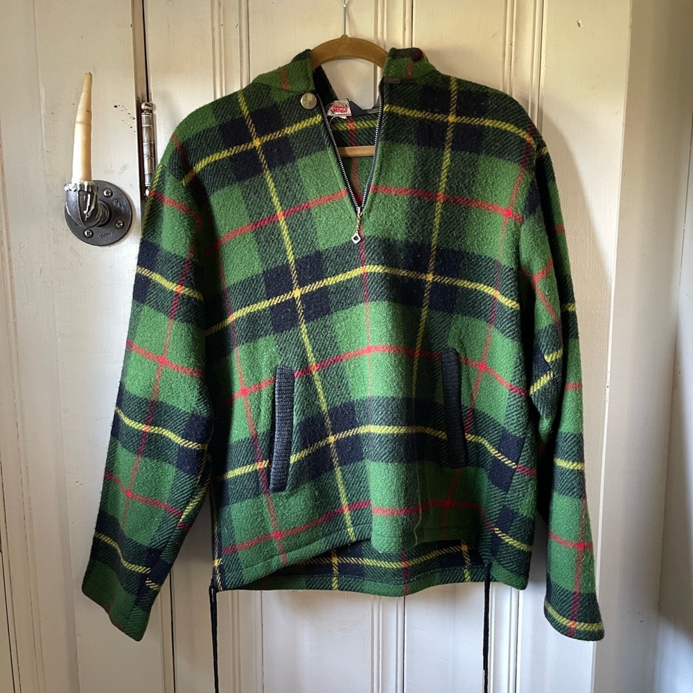 Vtg Woolrich plaid heavy wool pullover